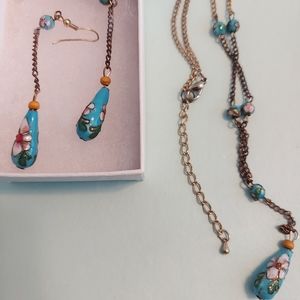 Set dangling  earrings and adjustable size necklace,   lil flowers on them